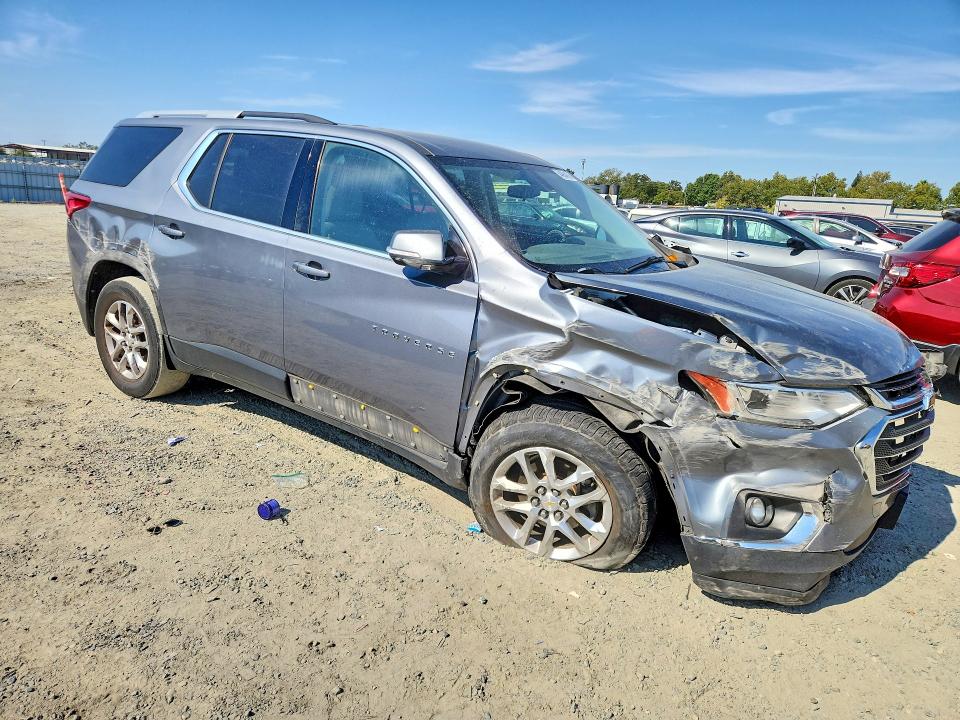 Photo 4 from auction – 2018 CHEVROLET TRAVERSE with VIN 1GNEVMKW5JJ201489