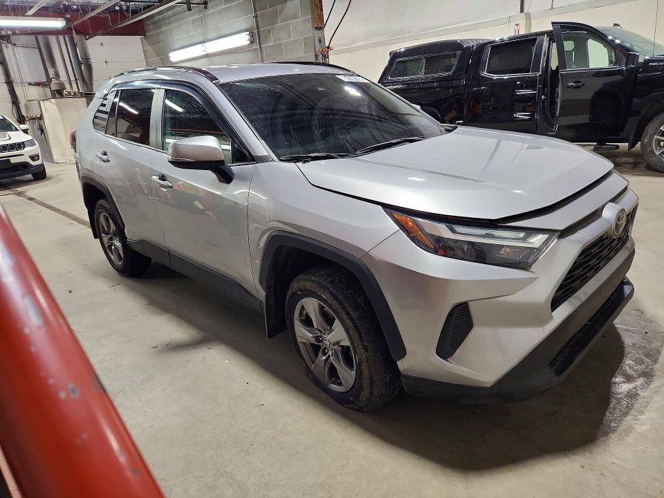Photo 4 from auction – 2022 TOYOTA RAV4 with VIN 2T3P1RFV4NC265852