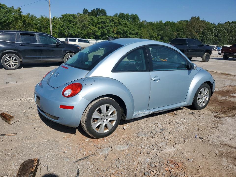 Photo 3 from auction – 2010 VOLKSWAGEN NEW BEETLE with VIN 3VWPW3AG7AM012085