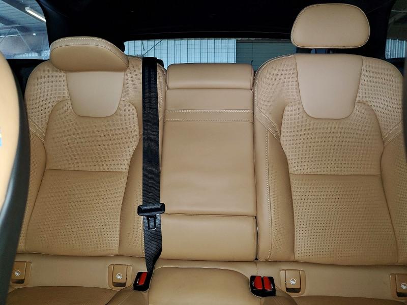 Photo 10 from auction – 2018 VOLVO XC60 with VIN YV4A22RLXJ1094114