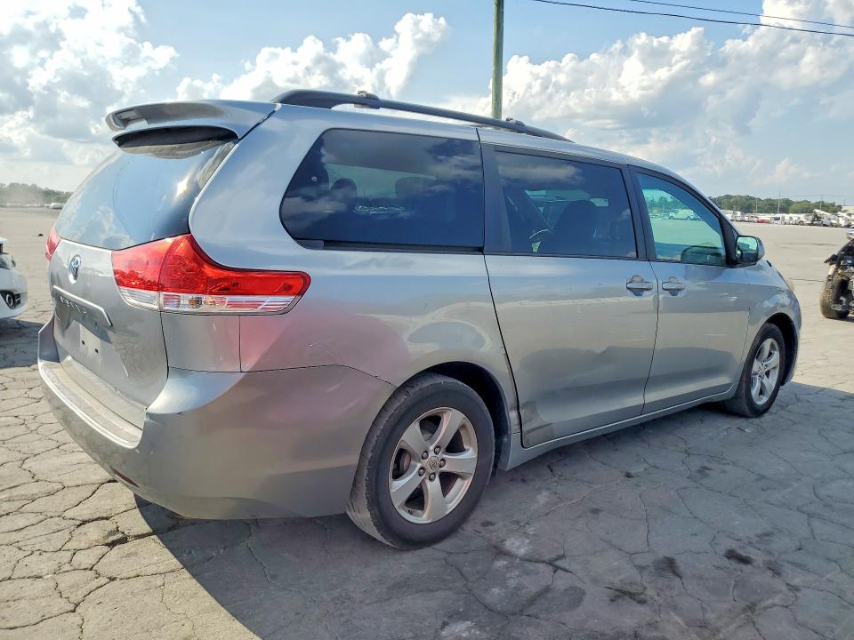 Фото 3 с аукциона – 2011 TOYOTA SIENNA с VIN 5TDKK3DC2BS001644