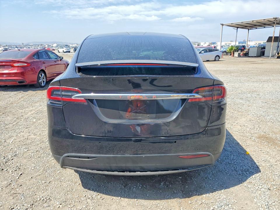 Photo 6 from auction – 2018 TESLA MODEL X with VIN 5YJXCAE29JF090919
