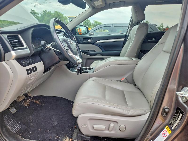 Photo 7 from auction – 2018 TOYOTA HIGHLANDER with VIN 5TDJZRFH1JS532139