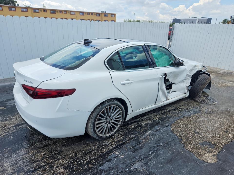 Photo 3 from auction – 2020 ALFA ROMEO GIULIA with VIN ZARFANBN8L7629553
