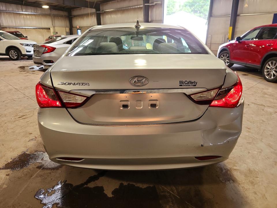 Photo 6 from auction – 2011 HYUNDAI SONATA with VIN 5NPEB4AC5BH230929