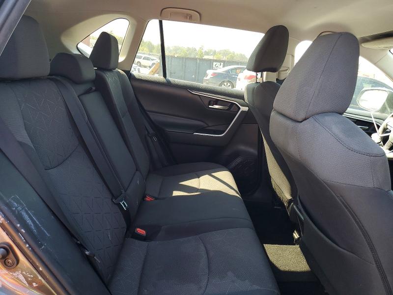 Photo 10 from auction – 2021 TOYOTA RAV4 with VIN 2T3W1RFV5MC101438