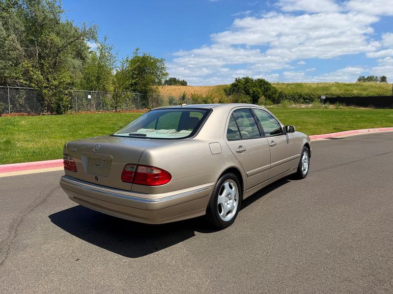 Photo 4 from auction – 2000 MERCEDES-BENZ E with VIN WDBJF70J7YB018627