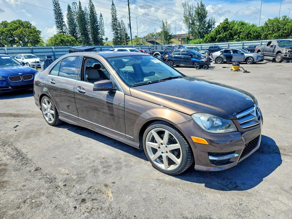 Photo 4 from auction – 2013 MERCEDES-BENZ C with VIN WDDGF4HB5DF971532