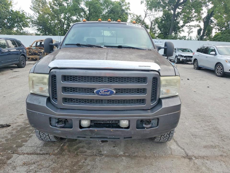 Photo 5 from auction – 2005 FORD F350 with VIN 1FTWX33P05EC75524