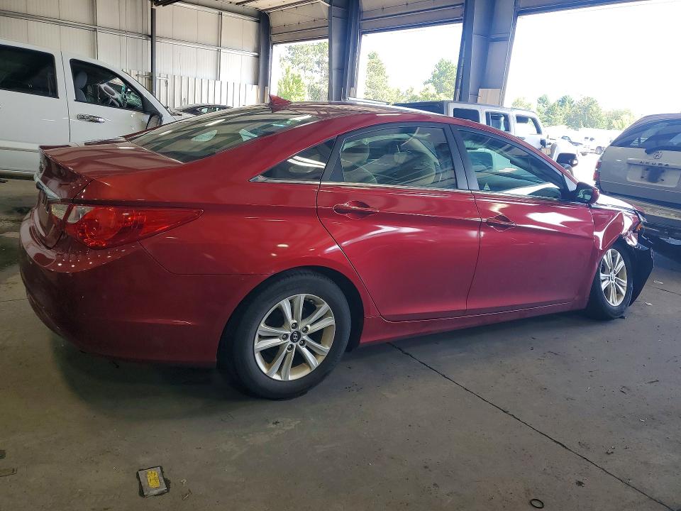 Photo 3 from auction – 2012 HYUNDAI SONATA with VIN 5NPEB4AC6CH465728