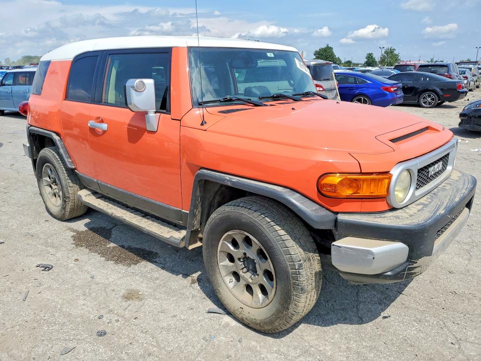 Photo 4 from auction – 2013 TOYOTA FJ CRUISER with VIN JTEBU4BF5DK168261