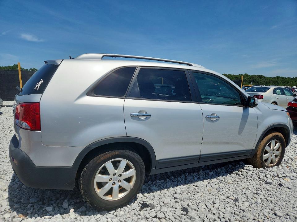 Photo 3 from auction – 2013 KIA SORENTO with VIN JTMZD31V476045957