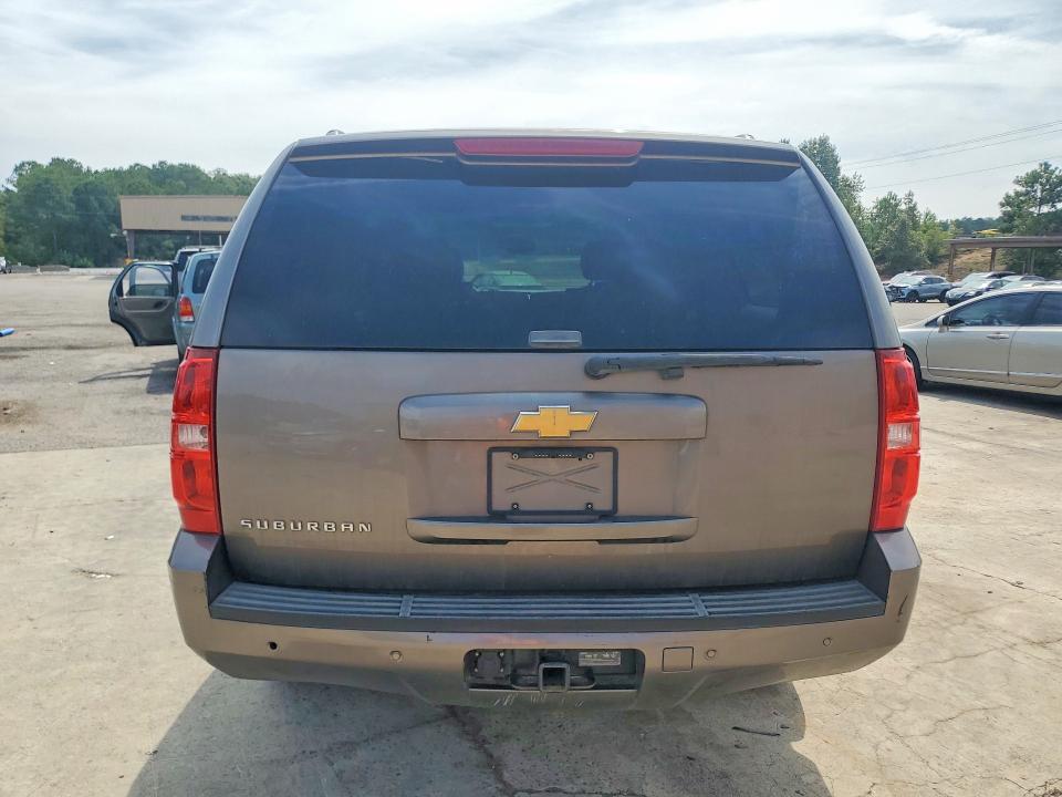 Photo 6 from auction – 2013 CHEVROLET SUBURBAN with VIN 1GNSKJE74DR202170