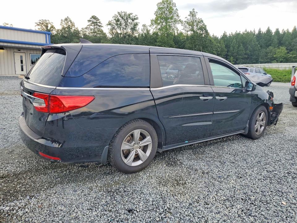 Photo 3 from auction – 2018 HONDA ODYSSEY with VIN 5FNRL6H70JB077974