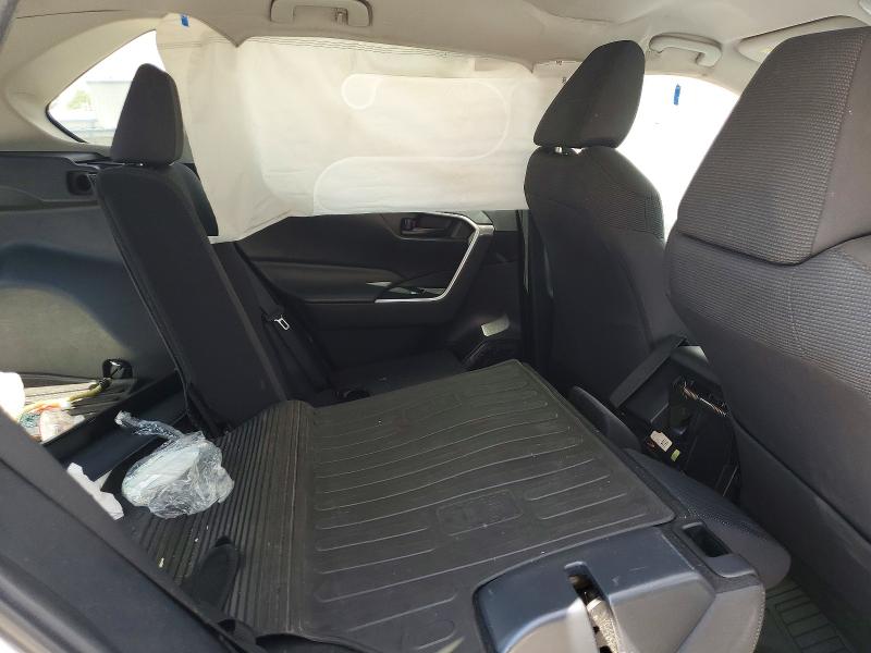 Photo 11 from auction – 2019 TOYOTA RAV4 with VIN 2T3G1RFV4KW020639