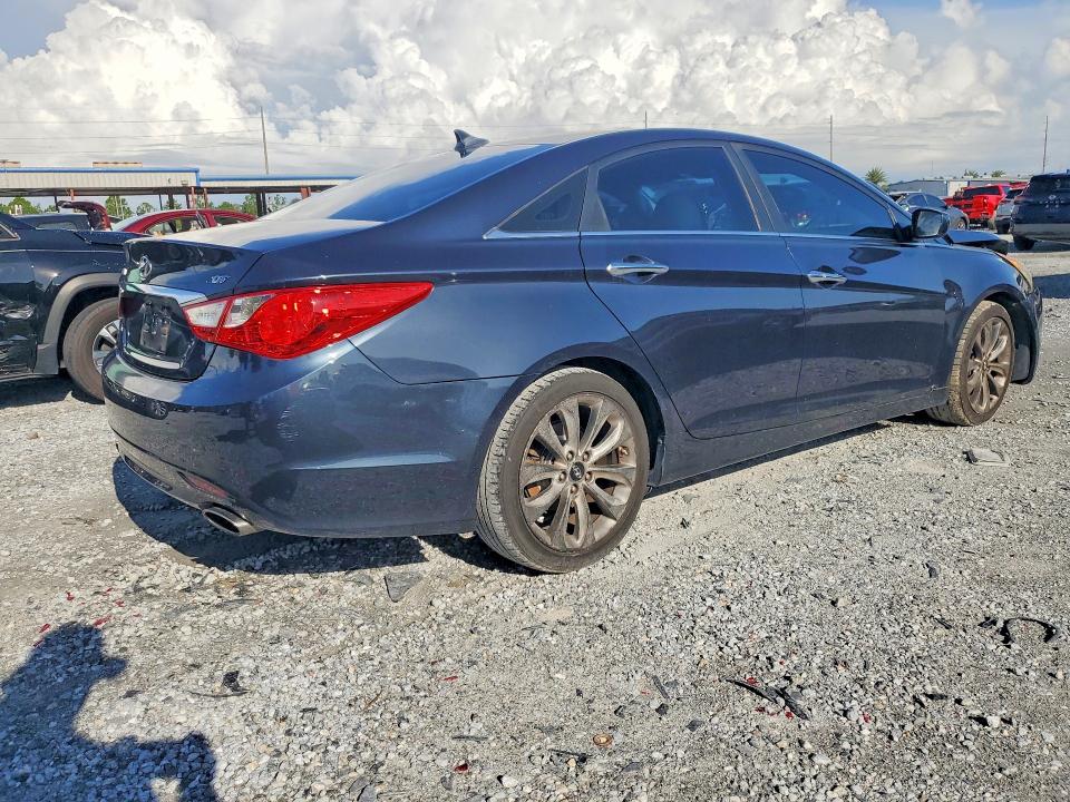 Photo 3 from auction – 2011 HYUNDAI SONATA with VIN 5NPEC4AB8BH315669