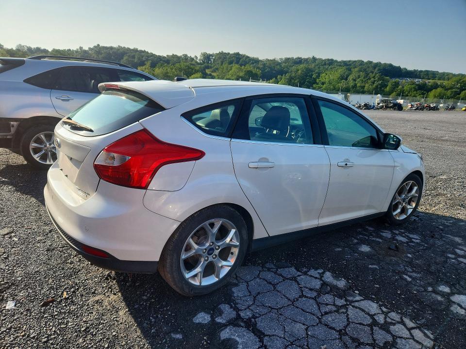Photo 3 from auction – 2014 FORD FOCUS with VIN 1FADP3N25EL458346