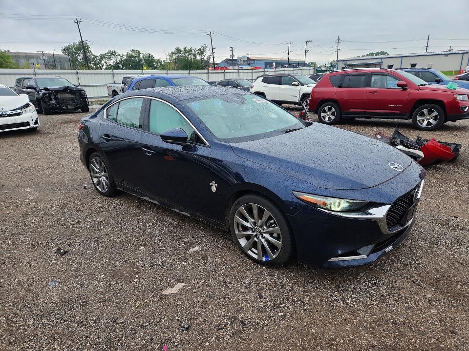 Снимка 4 от търг – 2021 MAZDA 3 с VIN JM1BPBDL3M1312916