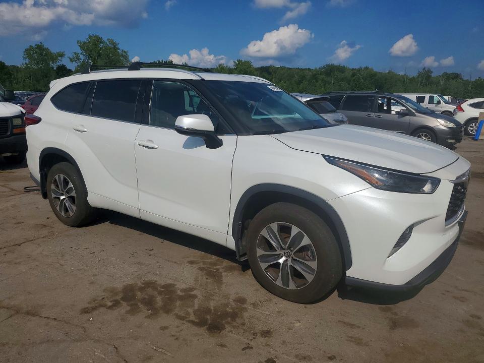Photo 4 from auction – 2022 TOYOTA HIGHLANDER with VIN 5TDGZRBH7NS569086