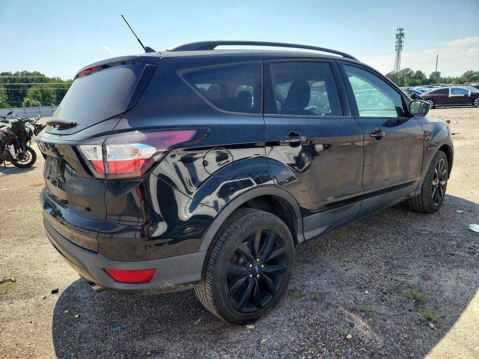 Photo 3 from auction – 2018 FORD ESCAPE with VIN 1FMCU0GD3JUD05444