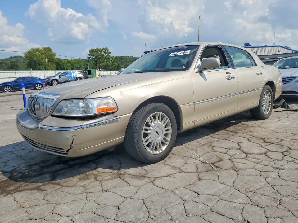 LINCOLN TOWN CAR 2008 with VIN 2LNHM82V28X659964 - Photo from auction