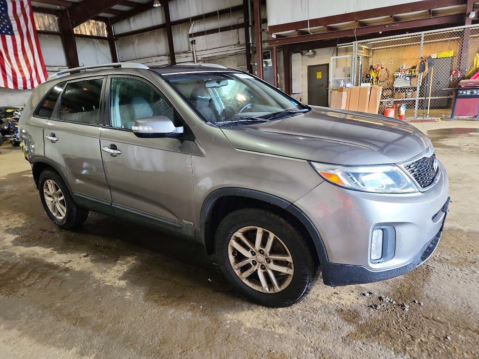 Photo 4 from auction – 2015 KIA SORENTO with VIN 5XYKTDA67FG569747