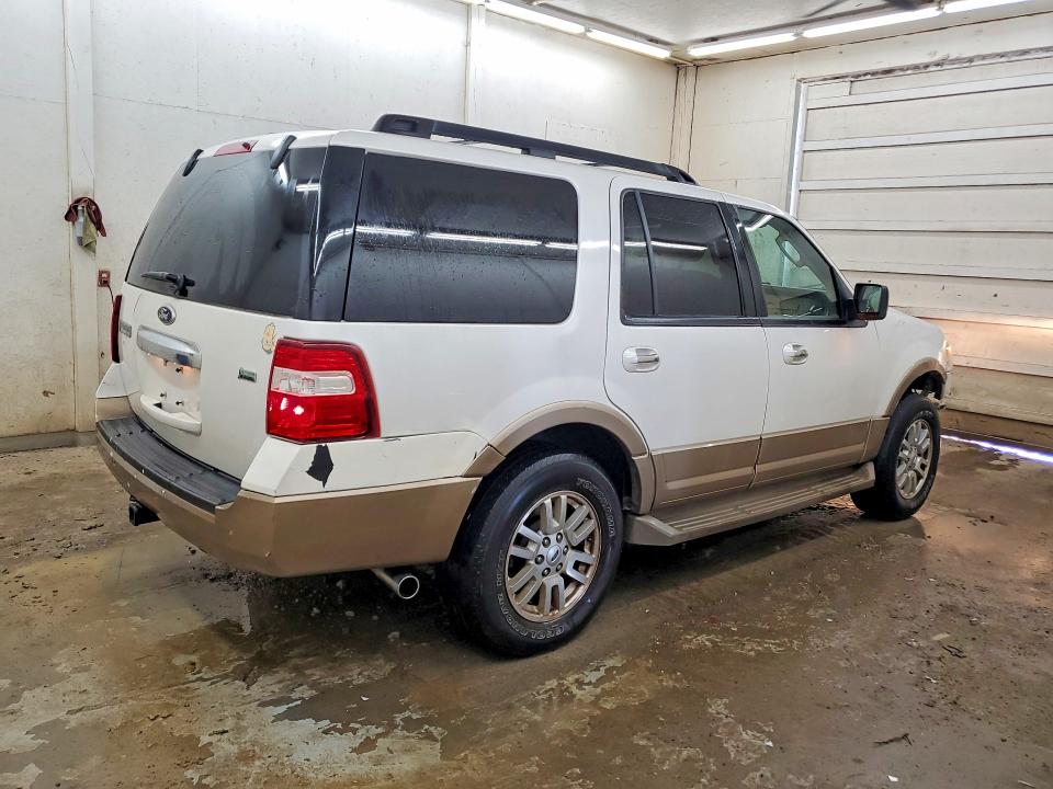Photo 3 from auction – 2011 FORD EXPEDITION with VIN 1FMJU1H50BEF00529
