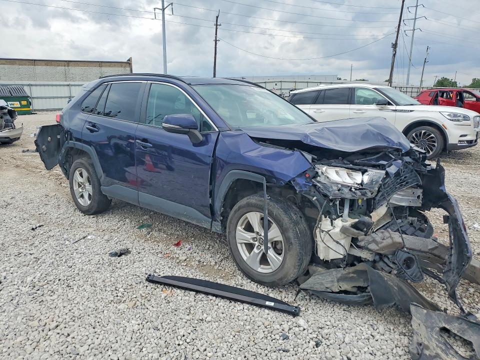 Photo 4 from auction – 2021 TOYOTA RAV4 with VIN 2T3P1RFV8MW229238