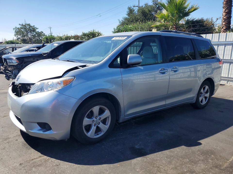2014 TOYOTA SIENNA - Търг №65752686