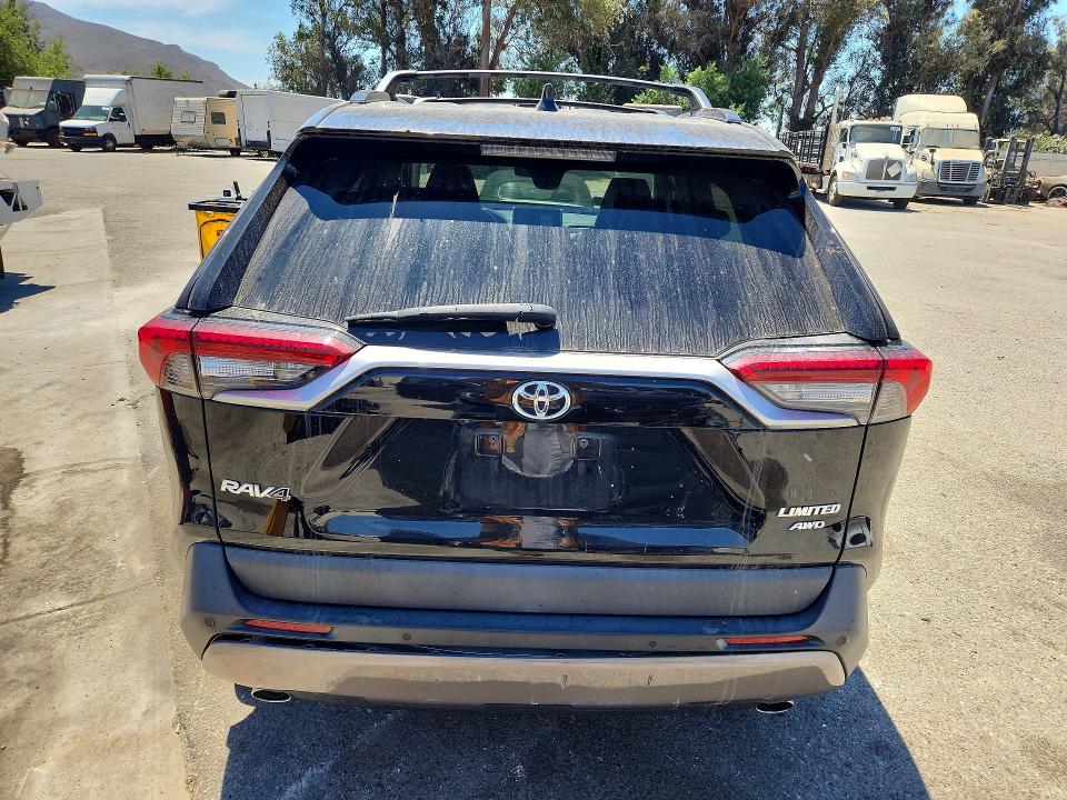 Photo 6 from auction – 2019 TOYOTA RAV4 with VIN 2T3N1RFV1KC016668