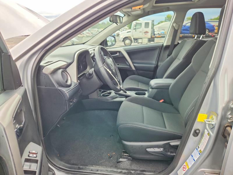 Photo 7 from auction – 2017 TOYOTA RAV4 with VIN 2T3RFREV2HW685236