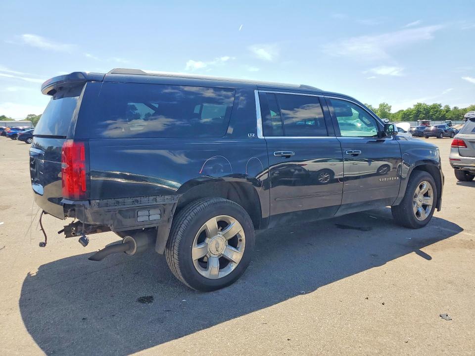 Photo 3 from auction – 2016 CHEVROLET SUBURBAN with VIN 1GNSKJKC1GR160952