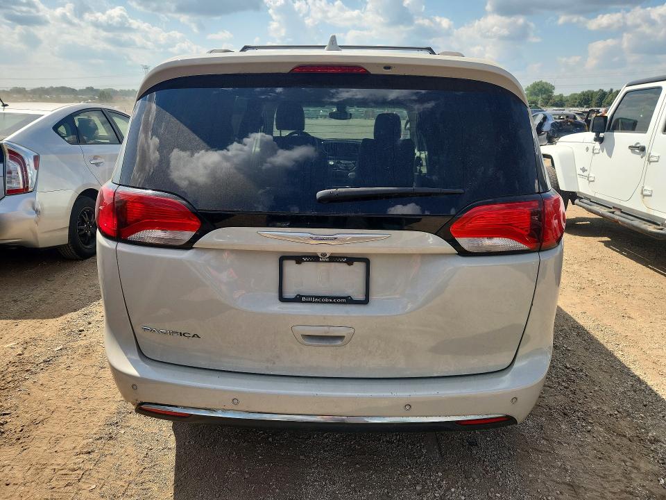 Photo 6 from auction – 2017 CHRYSLER PACIFICA with VIN 2C4RC1BGXHR794294