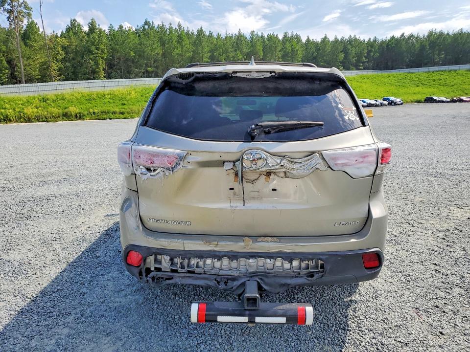 Photo 6 from auction – 2016 TOYOTA HIGHLANDER with VIN 5TDBKRFH0GS313044