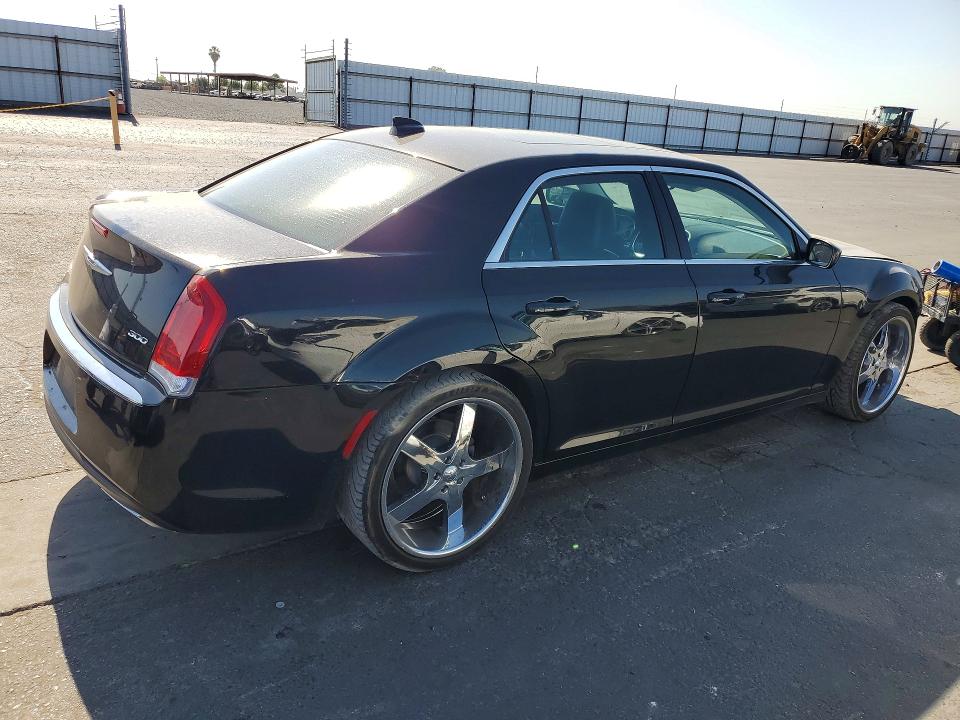 Photo 3 from auction – 2016 CHRYSLER 300 with VIN 2C3CCAAG2GH224323