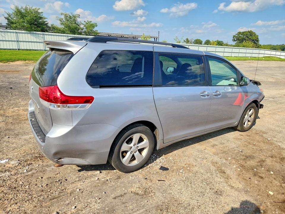 Photo 3 from auction – 2014 TOYOTA SIENNA with VIN 5TDKK3DC0ES469702