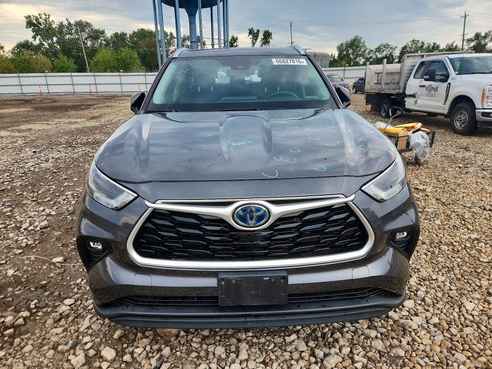 Photo 5 from auction – 2021 TOYOTA HIGHLANDER with VIN 5TDGBRCH0MS523410