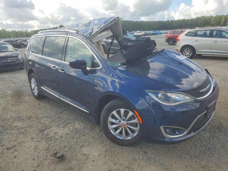Photo 4 from auction – 2018 CHRYSLER PACIFICA with VIN 2C4RC1BG1JR294028