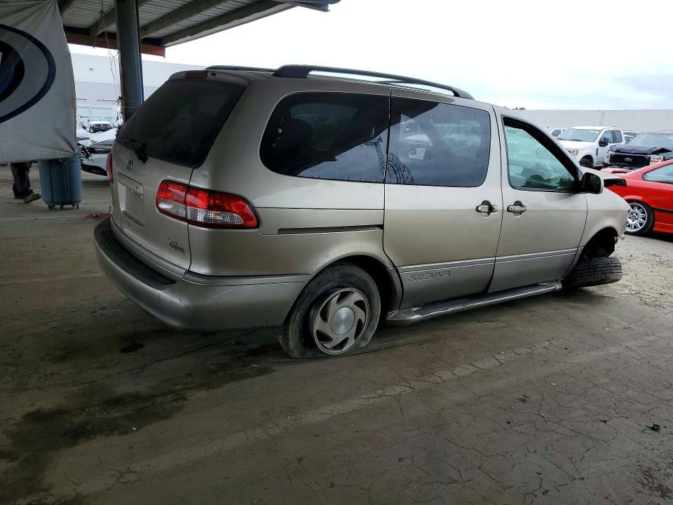 Photo 3 from auction – 2003 TOYOTA SIENNA with VIN 4T3ZF13C93U519808
