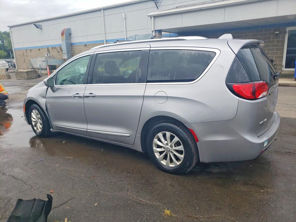 Photo 2 from auction – 2018 CHRYSLER PACIFICA with VIN 2C4RC1BG5JR290693