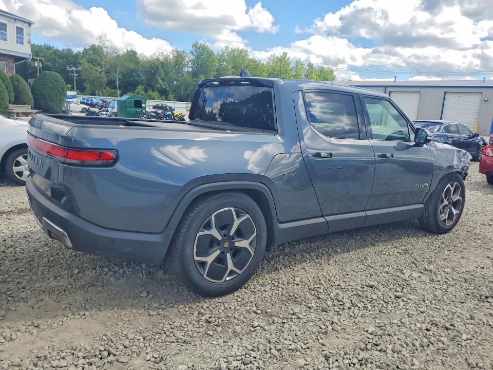 Photo 3 from auction – 2024 RIVIAN R1T with VIN 7FCTGCAA3RN030928