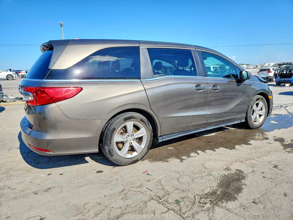 Photo 3 from auction – 2018 HONDA ODYSSEY with VIN 5FNRL6H77JB005668