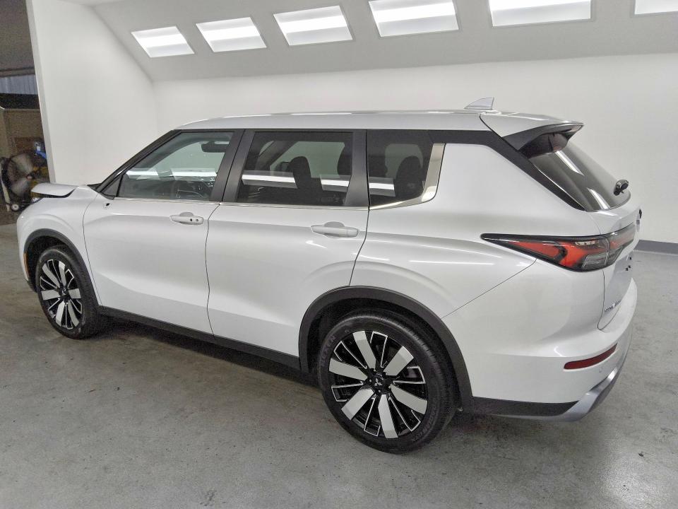 Photo 2 from auction – 2025 MITSUBISHI OUTLANDER with VIN JA4J4VA81SZ060095