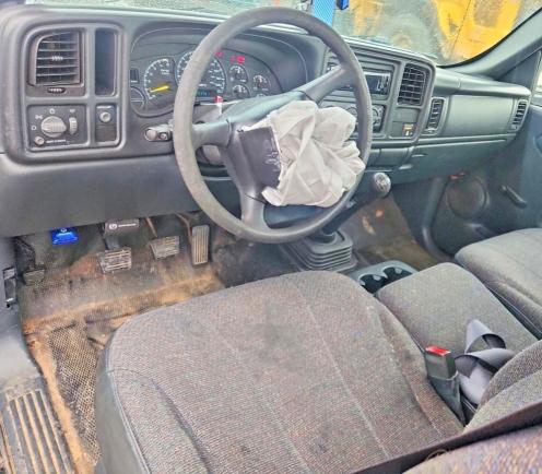 Photo 8 from auction – 2000 CHEVROLET SILVERADO with VIN 1GCEC14W9YZ309040