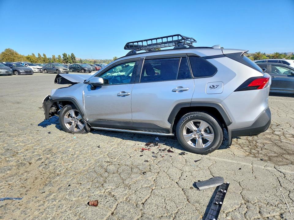 Photo 2 from auction – 2022 TOYOTA RAV4 with VIN 2T3W1RFV5NC208765