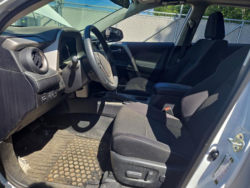 Снимка 7 от търг – 2018 TOYOTA RAV4 с VIN 2T3WFREV3JW411519