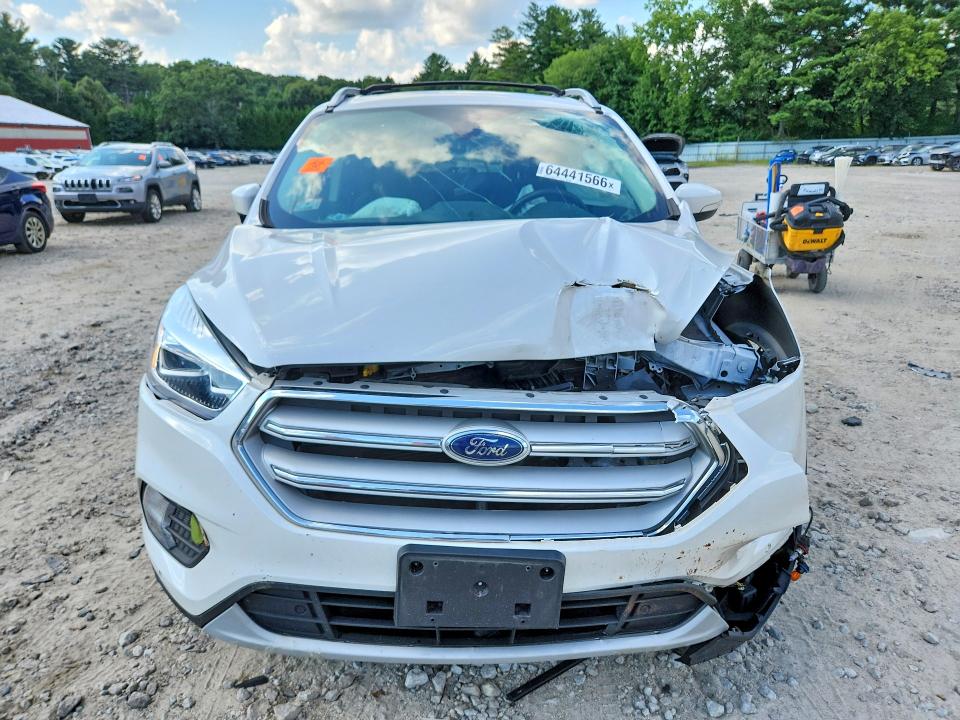 Photo 5 from auction – 2018 FORD ESCAPE with VIN 1FMCU9J91JUA45912