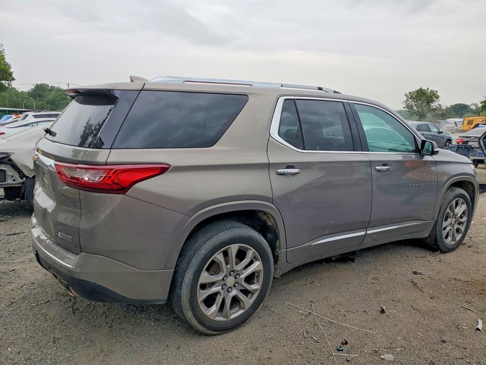 Photo 3 from auction – 2018 CHEVROLET TRAVERSE with VIN 1GNEVJKW4JJ110356