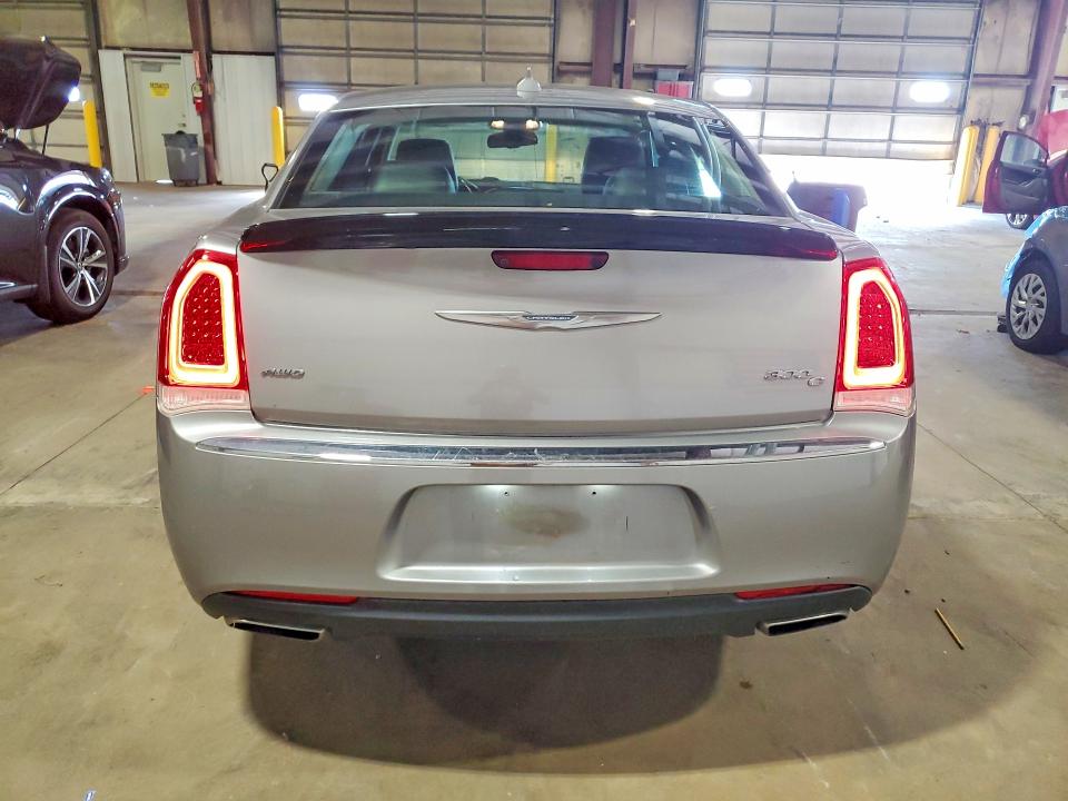 Photo 6 from auction – 2017 CHRYSLER 300C with VIN 2C3CCAKG8HH566794