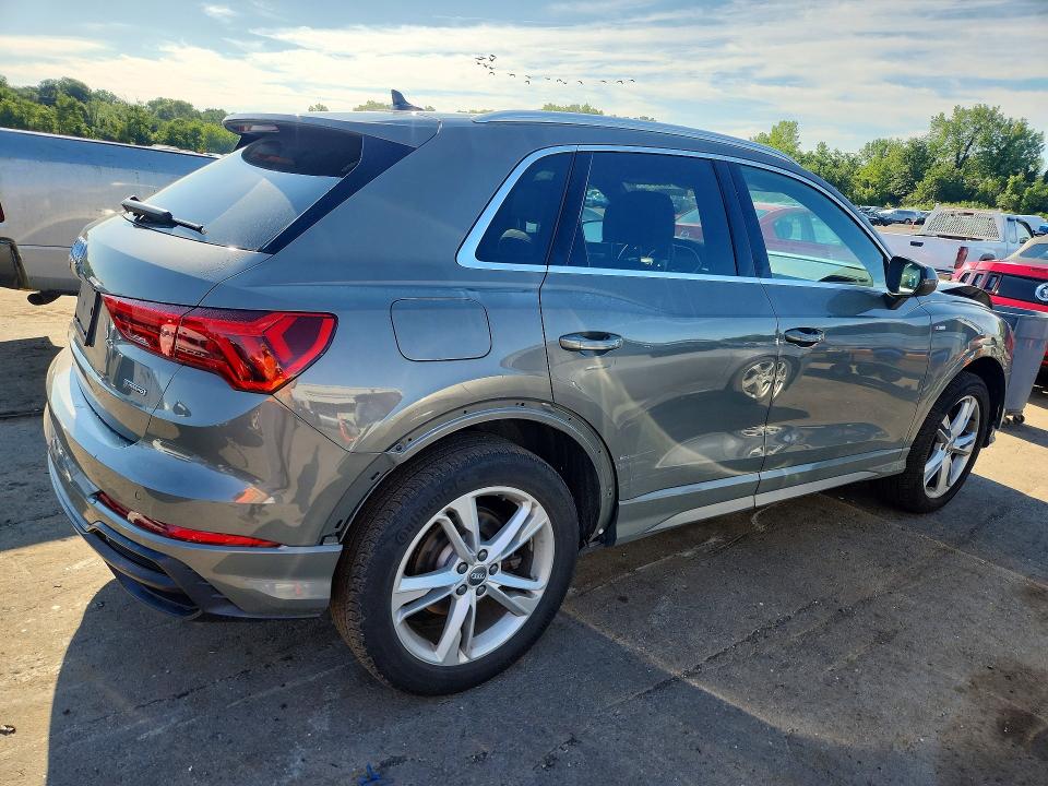 Photo 3 from auction – 2020 AUDI Q3 with VIN WA1DECF33L1056643